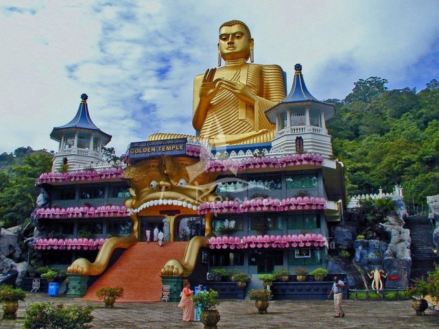 dambulla-cave-temple-sri-lanka