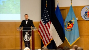 President Ilves: küberrünnakud võivad riigi vähemalt ajutiselt põlvili suruda