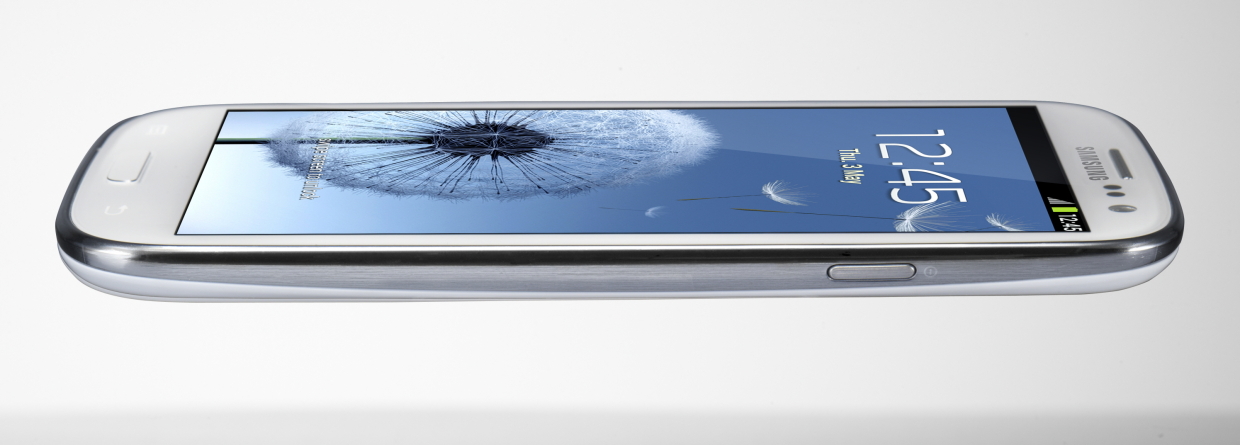 Samsung Galaxy SIII: 4.8″ HD Super AMOLED ekraan, 4 tuumaline protsessor