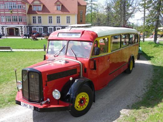 Tallinnas saab täna tutvuda Eesti vanima sõitva autobussiga