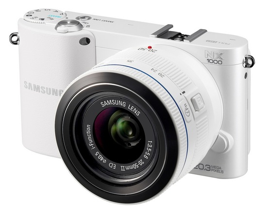 Samsung tõi turule uued objektiivid ja GALAXY kaamera NX1000