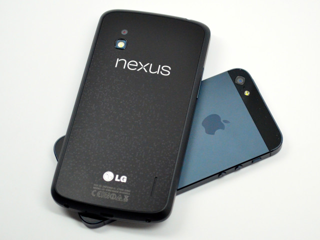 Nexus-4-vs.-iPhone-5