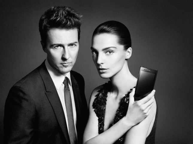 Prada uue telefoni LG 3.0 reklaamnäod on näitleja Edward Norton ja supermodell Daria Werbowy