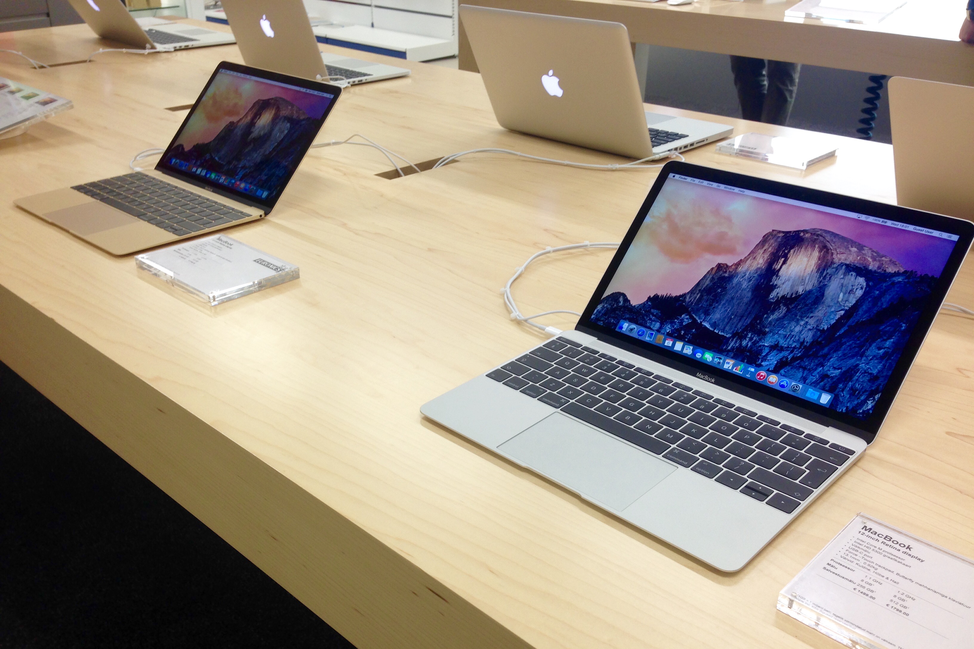 (MacBookid Rocca al Mare Apple Shopis