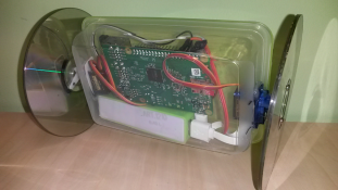 Tartu ülikool tutvustab õpilastele IT võlusid nutitelefonist juhitava roboti ehitamisega