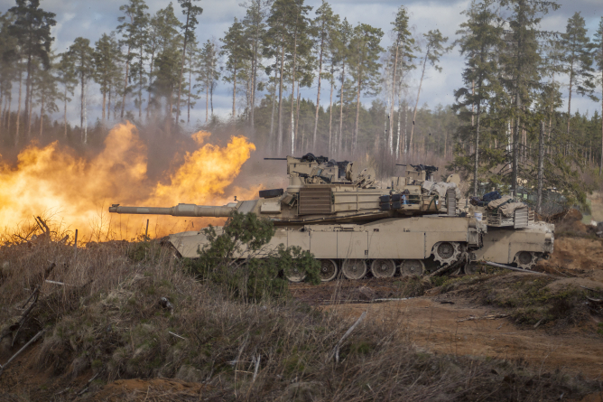 Abrams tankid lasid esimest korda keskpolügoonil