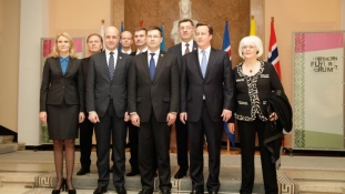 Peaminister Ansip pakkus Põhja- ja Baltimaade ning Briti peaministrile Eesti X-teed